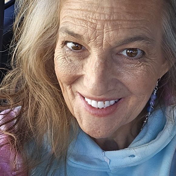 Meet your Posher, Jo - Picture 2 of 3